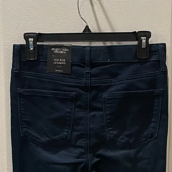 NEW…Simply Vera Vera Wang Mid Rise Denim
Leggings - Picture 4 of 4